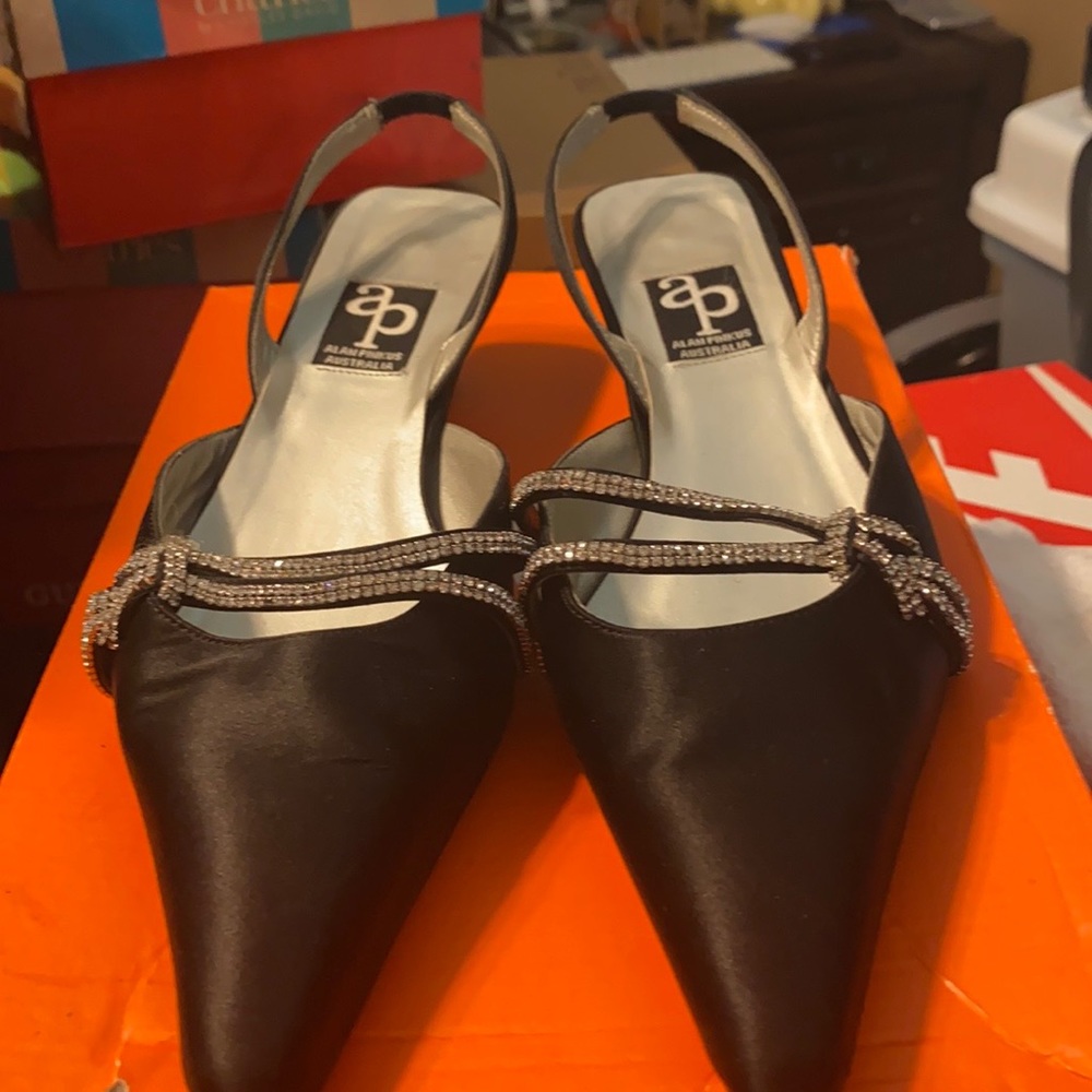 Satin navel blue size 7 shoes